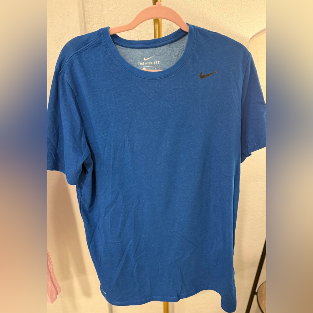 Men’s Nike Dri-FIT The Nike Tee Blue Athletic Cut Short Sleeve Shirt Size Large